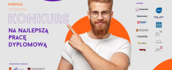 Konkurs na najlepszą pracę dyplomową, IV edycja. Mężczyzna wskazuje na tekst. Kluczowe obiekty: mężczyzna, tekst, logotypy.