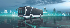 Autobus MAN Lion's City 12 E na tle miasta i mapy. Kluczowe obiekty: autobus, miasto, mapa.