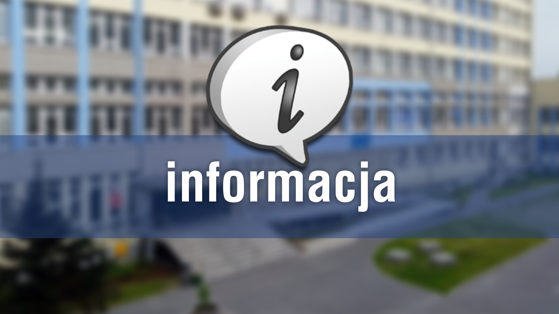 Dymek z literą "i" i napisem "informacja" na tle budynku.