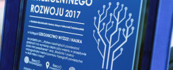 Dyplom Polskiej Nagrody Inteligentnego Rozwoju 2017. Kluczowe obiekty: dyplom, tekst, symbol żarówki.
